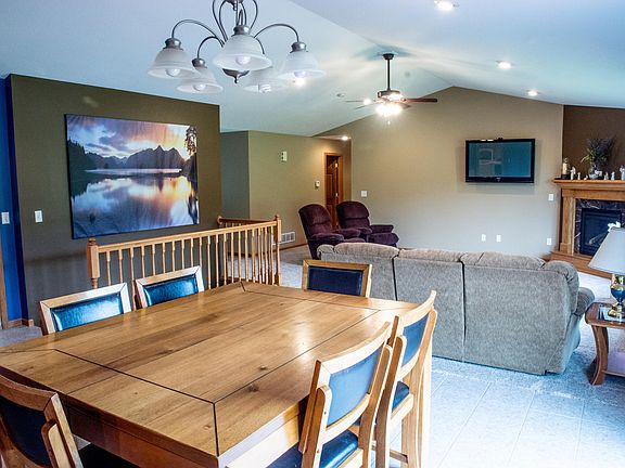 4th image of 10162 Blue Spruce Dr