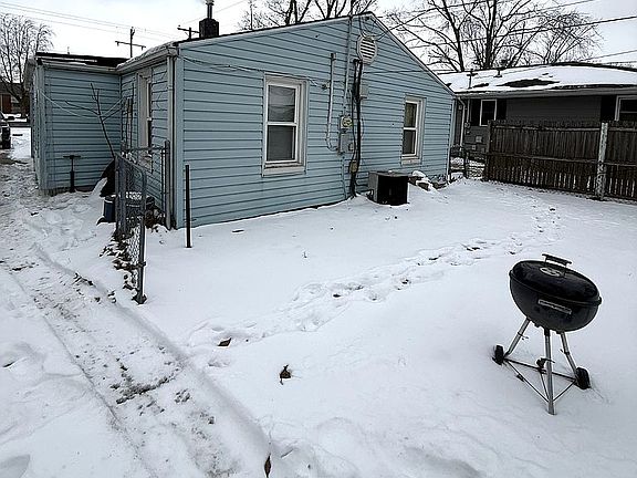 4th image of 1524 N Summit Ave