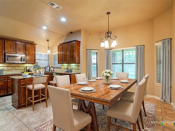 4th image of 2034 Chinquapin Ln
