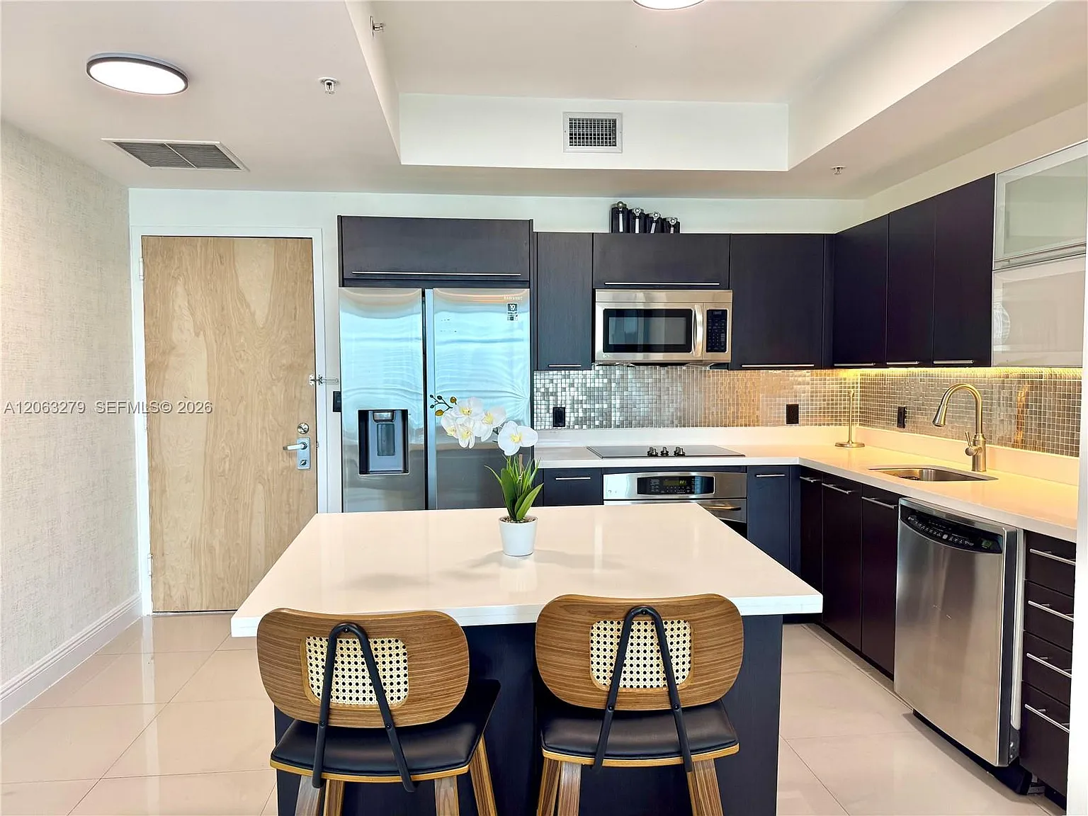 Ivy Condo — Photo 3
