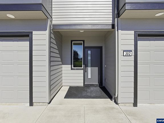3rd image of 300 & 302 Seven Oaks Ln