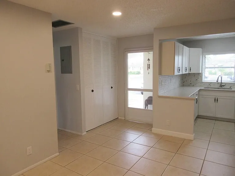 2572 Emory Dr E #J — Photo 17