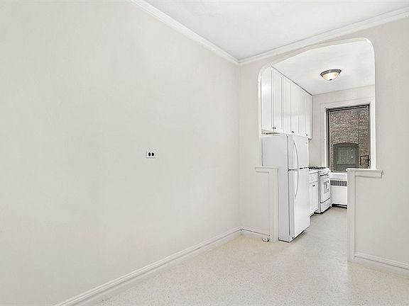 3rd image of 57 Park Ter W APT 4H