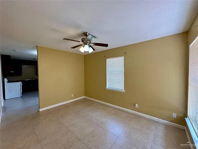 823 S 17th Ave — Photo 3