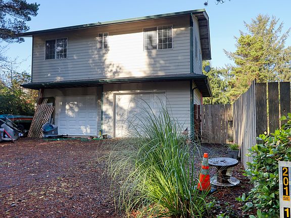 2nd image of 201 SE 126th Dr