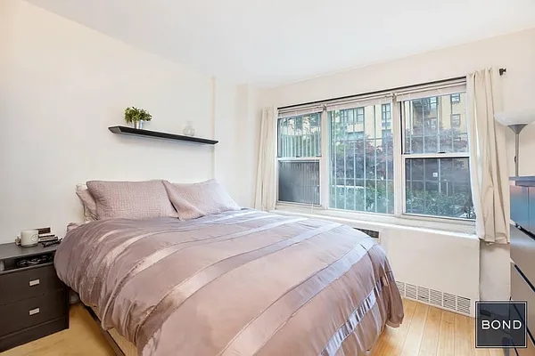 Sold by Bond New York | media 3