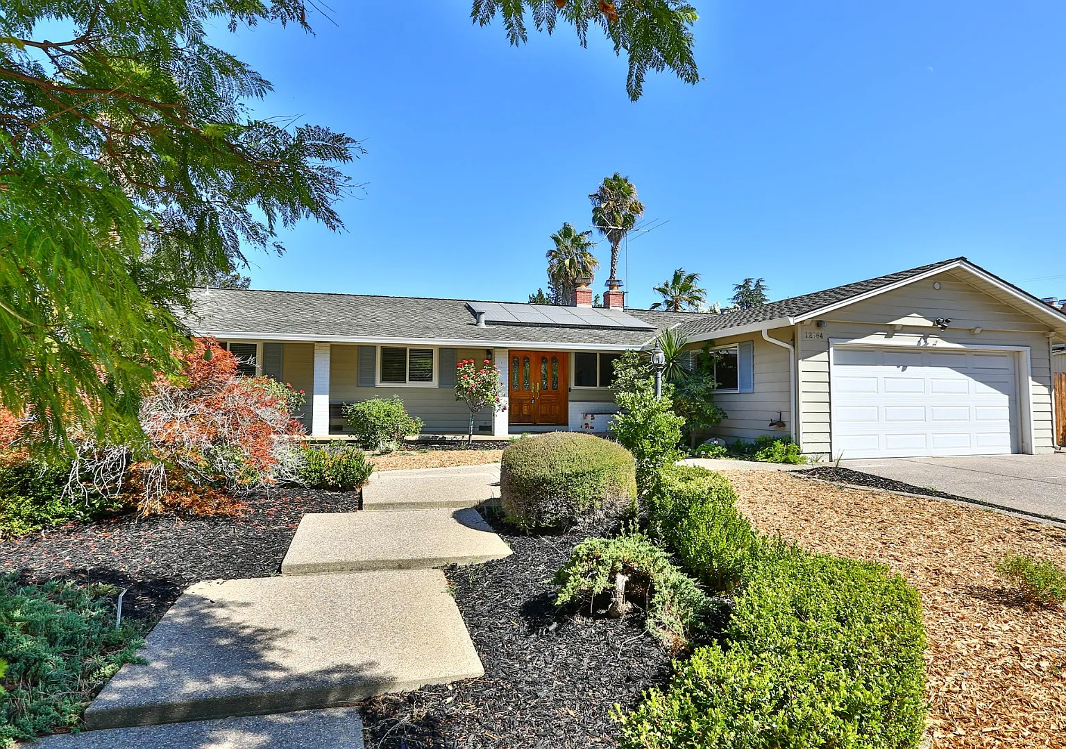 Saratoga single story home with Pool, and open Concept Living — Photo 4