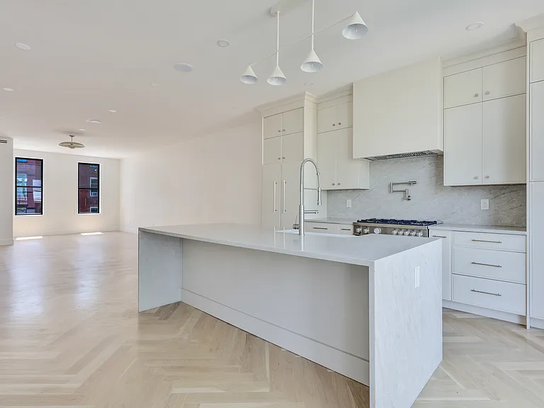 1107 Jefferson Ave #2 — Photo 2