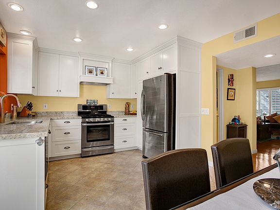 4th image of 177 N Singingwood St Unit 12