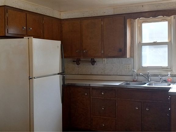 3rd image of 544 Arden Ave
