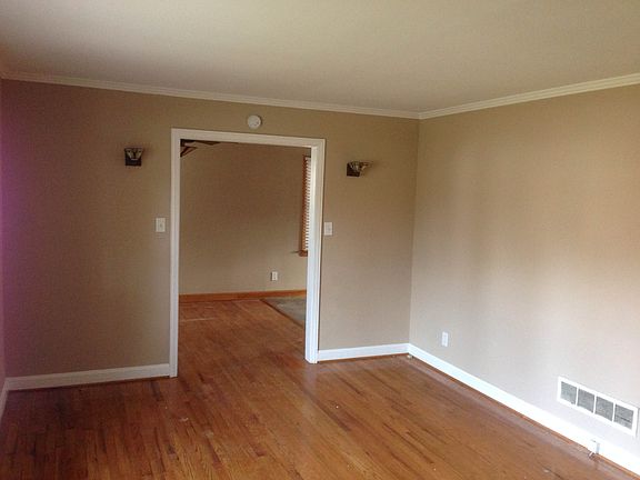 3rd image of 100 Forestwood Dr