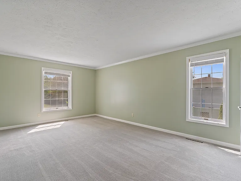 4690 Lindbergh Dr — Photo 23
