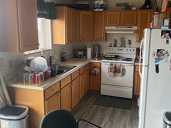 4th image of 133 Railroad Dr