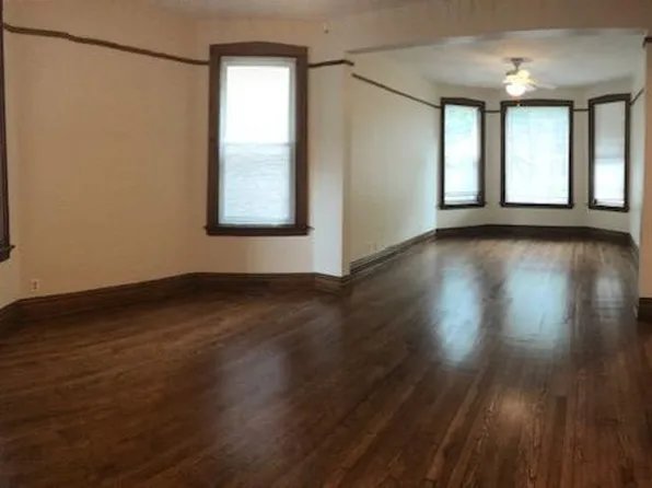 1322 W Eddy St #1, Chicago, IL 60657