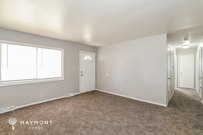 3 bed, 1.0 bath, 864 sqft, $1,235 — Photo 4
