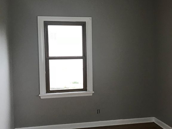 4th image of 6205 S 33rd Ave