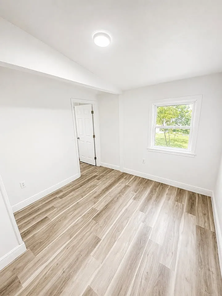 1 bed, 1008 sqft, $900 — Photo 3