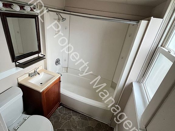 3rd image of 2322 Durand St