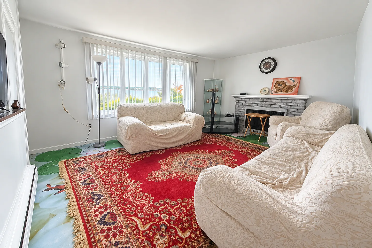 3 bed, 1302 sqft, $3,300 — Photo 3