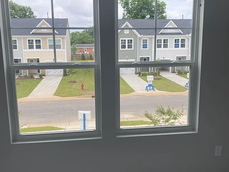 277 Paramount Dr — Photo 19
