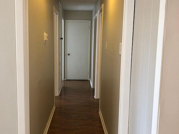3rd image of 402 Pine Grove Cir