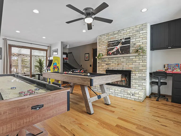 900 Woodview Dr — Photo 10