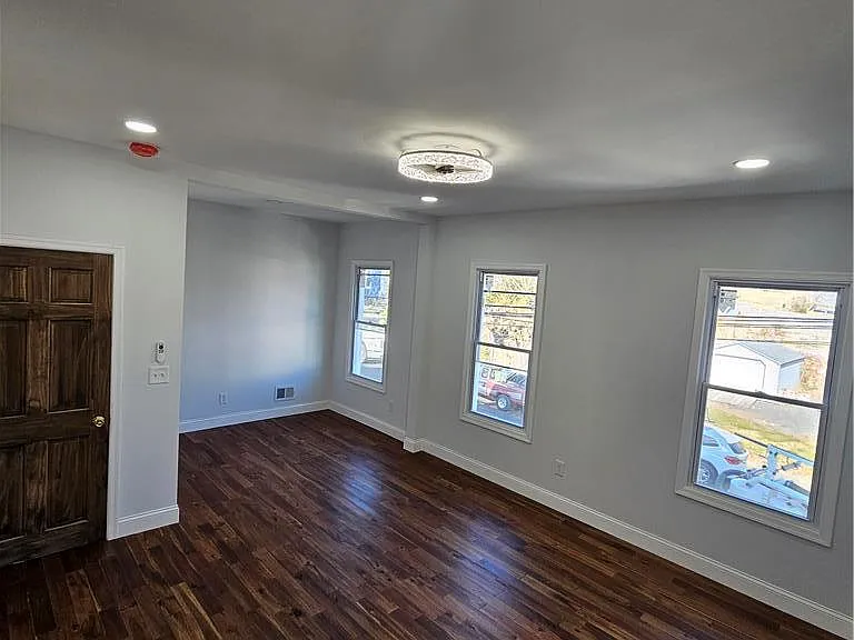 912 Spring Garden St — Photo 9