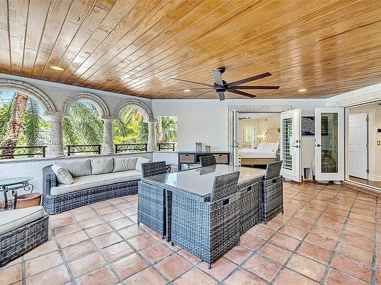 625 SE Poinciana Dr — Photo 24