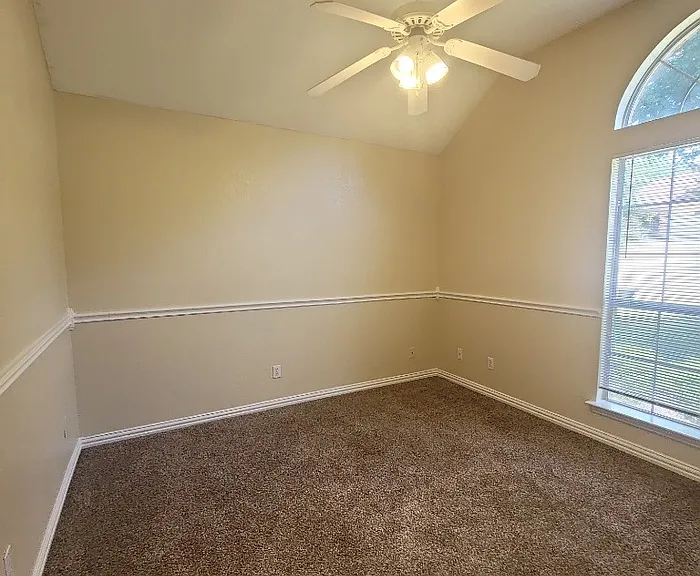 611 Linda Dr — Photo 8