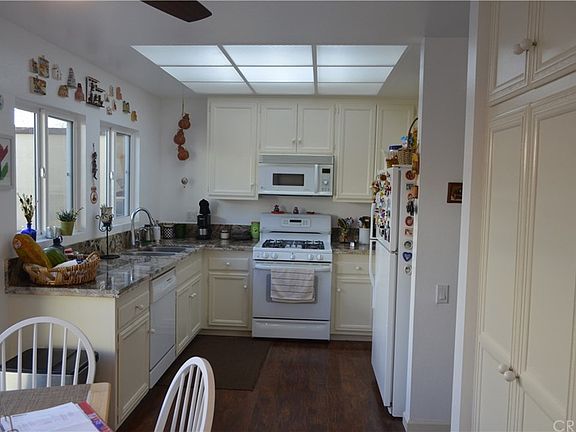 4th image of 25317 Via Calinda