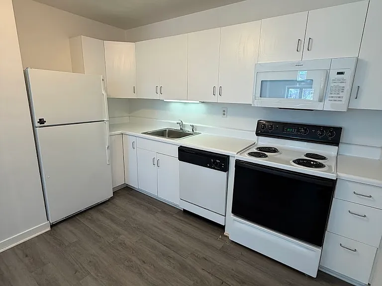 108 W Roanoke St — Photo 12