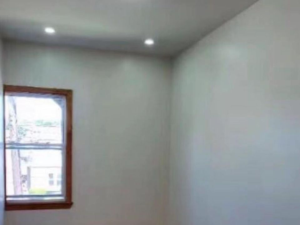 2nd image of 16108 59th Ave Floor 2