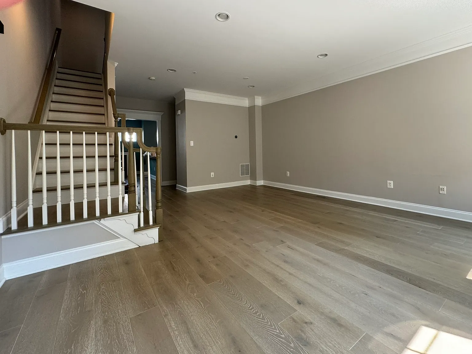 4 bed, 4.5 bath, 2200 sqft, $3,150 — Photo 3