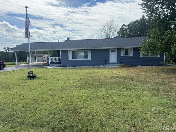 621 College Heights Rd, De Soto, MO 63020