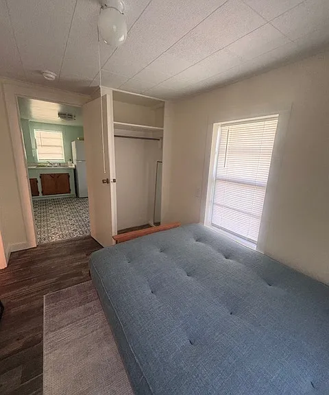 912 Vivian St — Photo 8