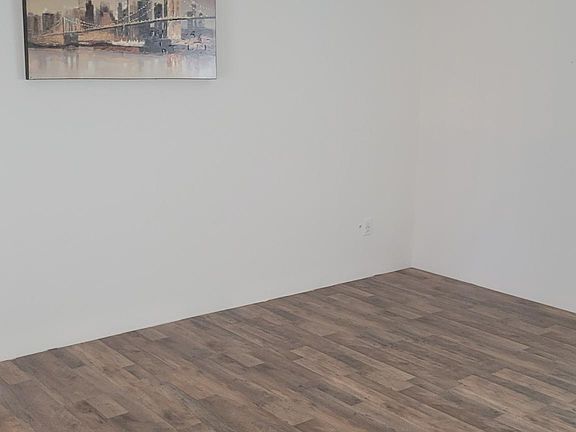 4th image of 5636 Loma Vista Dr W