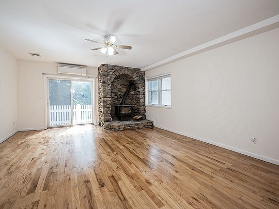 2nd image of 140 Woodside Ave #1