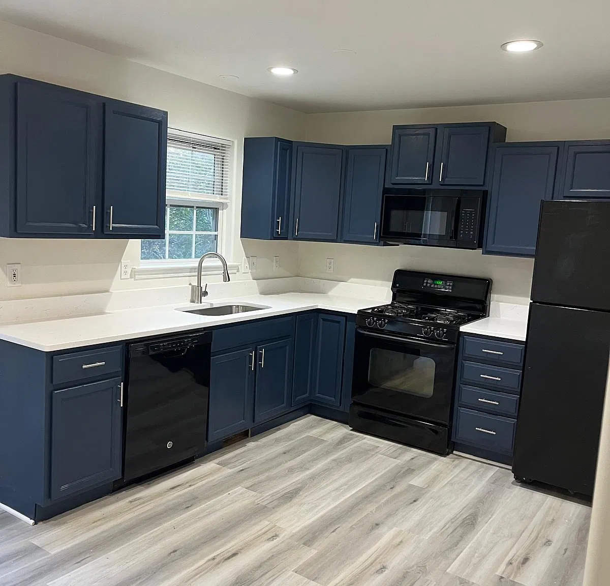 3 bed, 1800 sqft, $2,100 — Photo 2