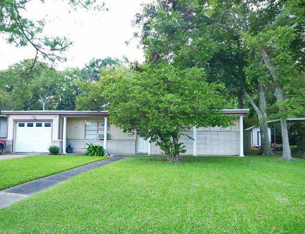 1st image of 107 Oak Dr