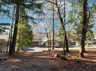 801 Old Ferry Rd, Shady Cove, OR 97539