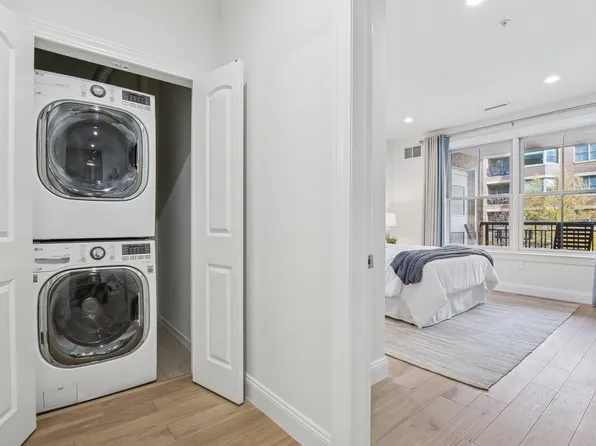 22 Avenue At Port Imperial image 10 of 34