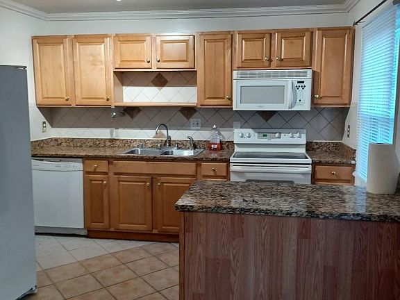 3rd image of 16721 Chowning Ct