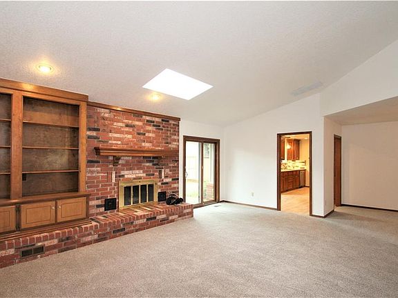 4th image of 301 Little Chisholm Cir
