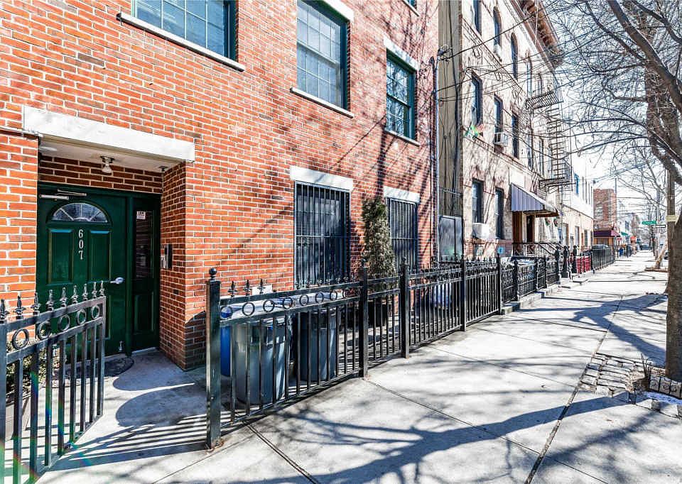 1st image of 607 Onderdonk Ave APT 3