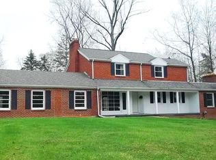 1601 Woodburne Dr, Flint, MI 48503