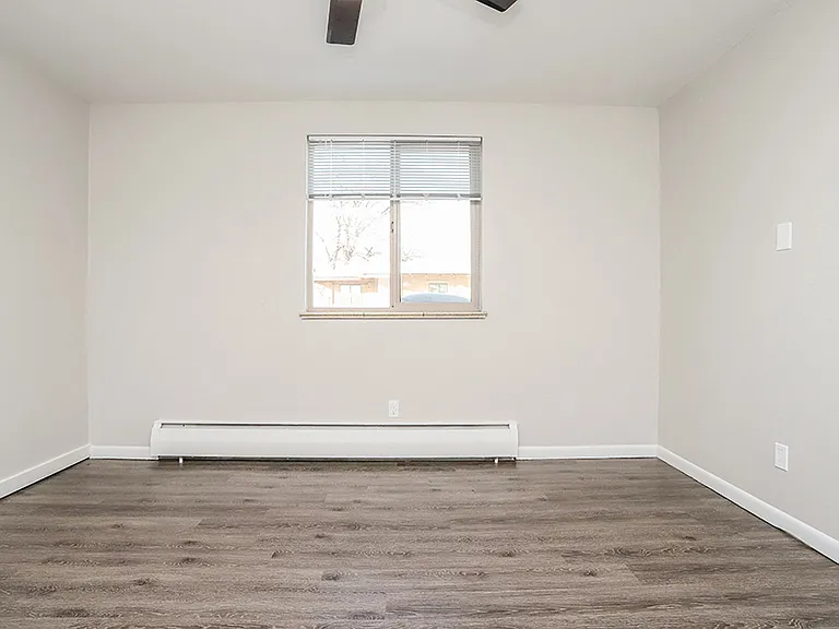21 Logan — Photo 10
