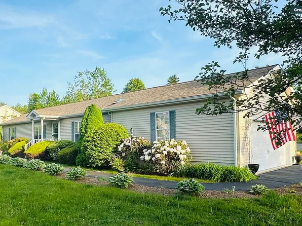 202 Amber Rd, Middleboro, MA 02346