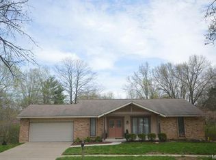 15638 Summer Lake Dr, Chesterfield, MO