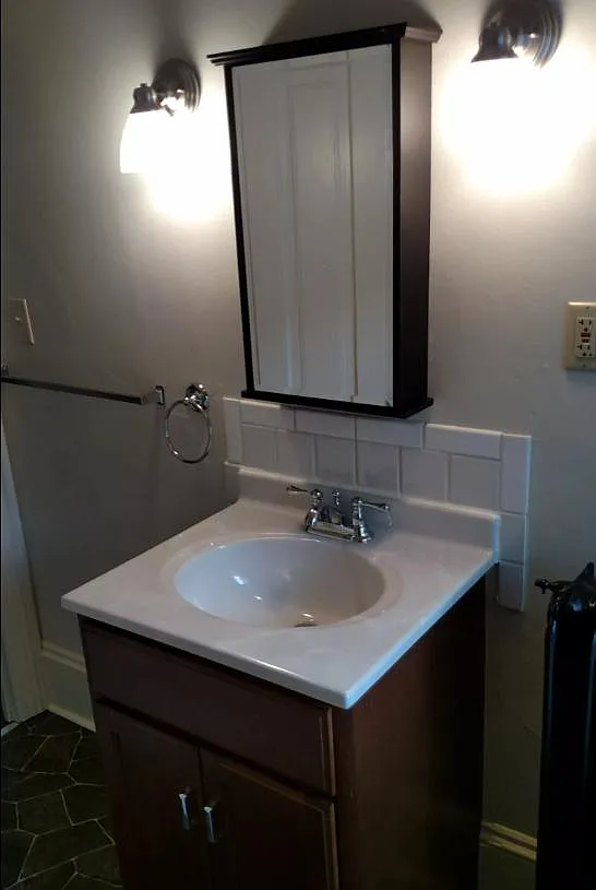 7 bed, 2412 sqft, $2,350 — Photo 4