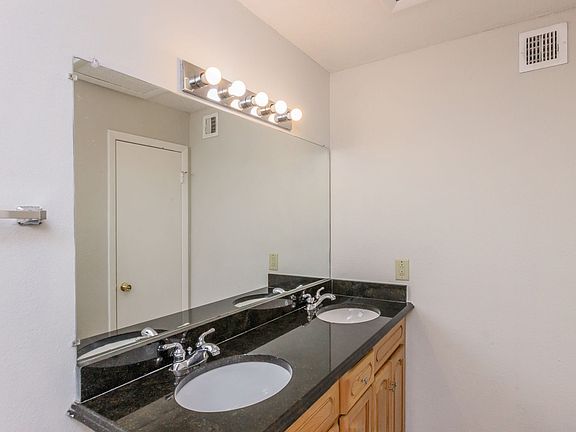 5th image of 5575 Rosebriar Way Regency Gdns #B202
